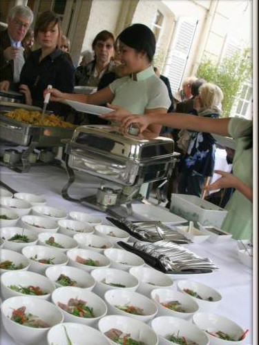 Phở Việt trên bàn tiệc Ngày hội làm vườn Beervelde 2012. (ảnh của Daina de Saedeleer- báo Nieuwsblad)