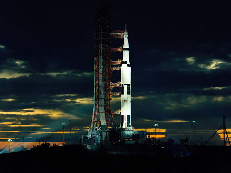 Tên lửa chuyên chở “Saturn-5” (phóng lên tại “Sân bay vũ trụ”mang tên Kennedy)