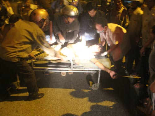 Anh Đa được đưa đi cấp cứu trong tình trạng đa chấn thương, ngất xỉu do bị nhóm tài xế taxi đuổi đánh