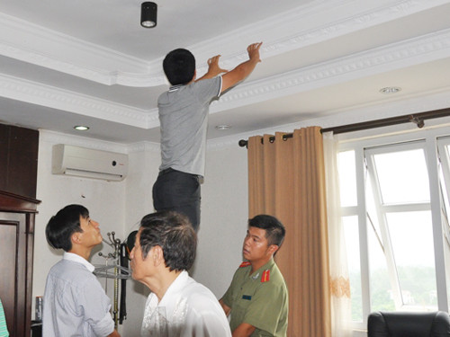 Kiểm tra trần nhà