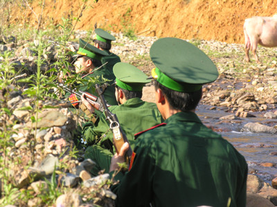 Bộ đội biên phòng tuần tra mật phục