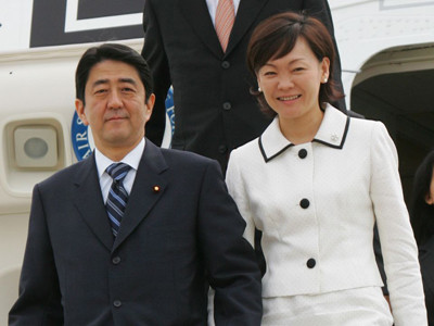 Thủ tướng Shinzo Abe và phu nhân, bà Akie Shinzo