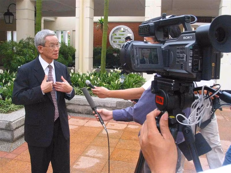 Quang cảnh Đại hội Nhiều vấn đề "nóng" làm đại biểu... khát Tâm sự phút giải lao Phút tâm tư của ông Phạm Ngọc Viễn ĐB Võ Quốc Thắng, Đoàn Nguyên Đức thảo luận các vấn đề ngoài hành lang LS Hải: "Tôi mà được mỗi 1 phiếu là tại anh đấy nhé!" Chủ tịch VFF khóa 4 Mai Liêm Trực trả lời phỏng vấn truyền hình LS Hải và ông Ngô Tử Hà: "Em xin bác chia sẻ tí kinh nghiệm" Cân nhắc kỹ trước khi đặt bút phiếu Được rồi, đã bỏ phiếu xong 116 đại biểu bỏ phiếu chọn BCH mới Hòm phiếu đầy đủ trước khi kiểm phiếu