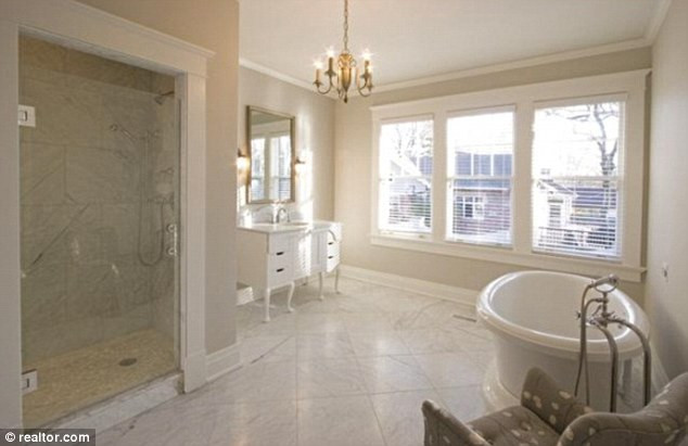 Hầu hết các không gian trong nhà đều có rất nhiều cửa sổ cỡ lớn