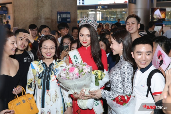 Showbiz 16/3: Hạ Vy than thở vì chuyện tình yêu ảnh hưởng sự nghiệp ảnh 1