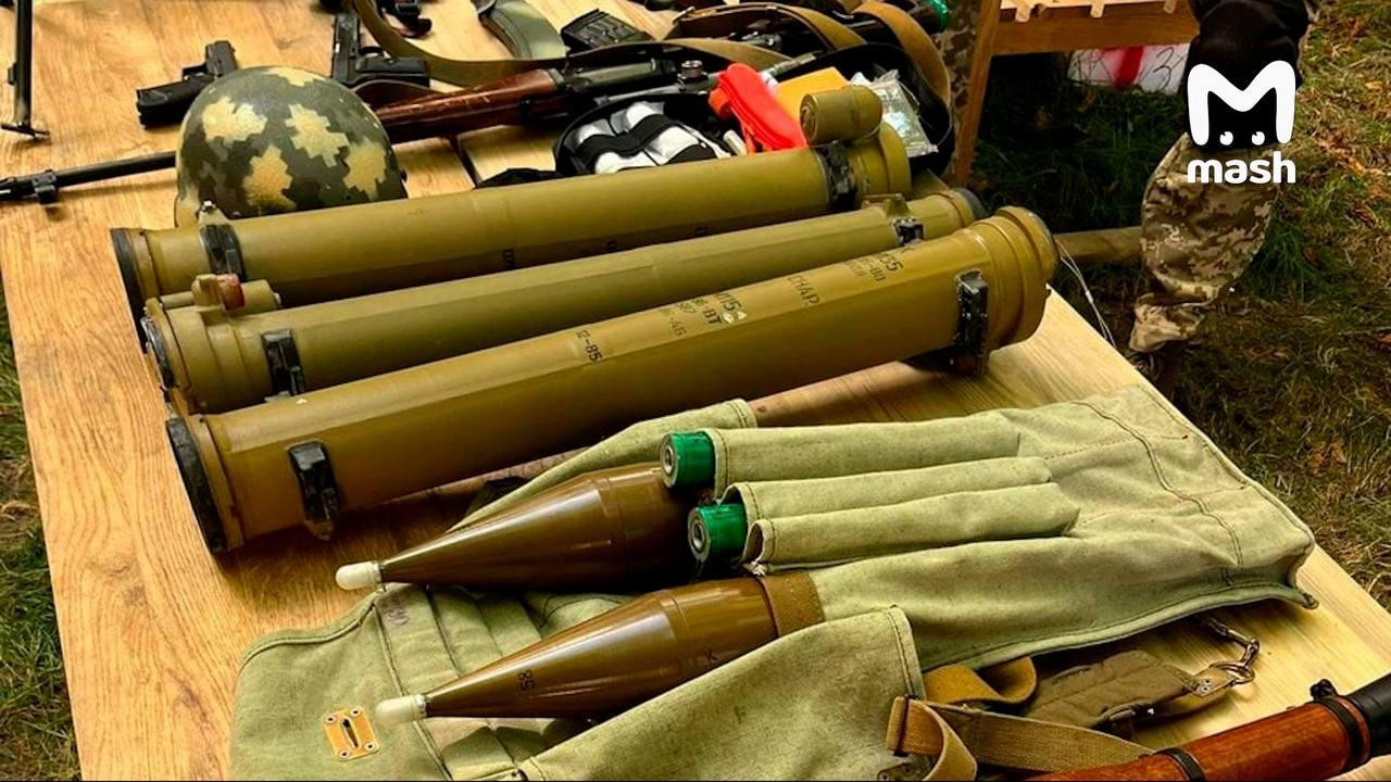 Súng phóng lựu RPG được trưng bày tại sự kiện. Ảnh: Mash