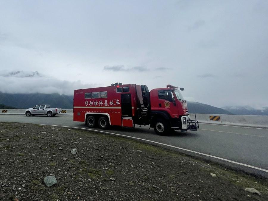 Hơn 350 người vẫn bị mắc kẹt trên đường cao tốc Lô Định – Thạch Miên, bao gồm 336 công nhân xây dựng và 20 quản lý. Bộ Giao thông vận tải Trung Quốc chưa báo cáo về thiệt hại đối với các dự án khác đang được xây dựng ở Tứ Xuyên. Ảnh: Xinhua