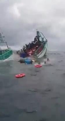 Hình ảnh con tàu gặp nạn. Ảnh: Khmer Times