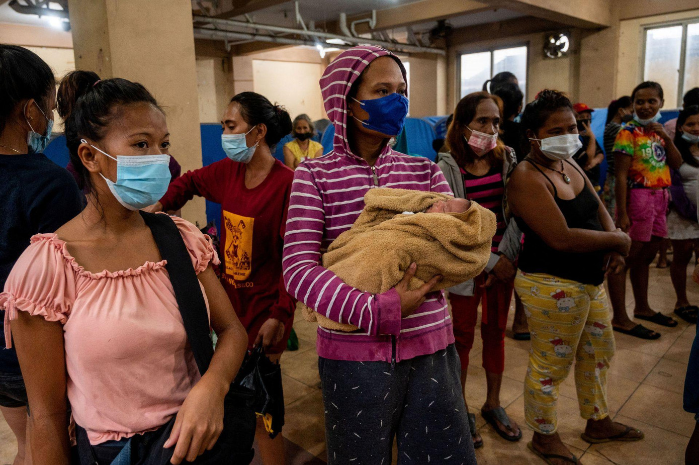 Một trung tâm sơ tán ở Manila. Ảnh: Reuters Một trung tâm sơ tán ở Manila. Ảnh: Reuters