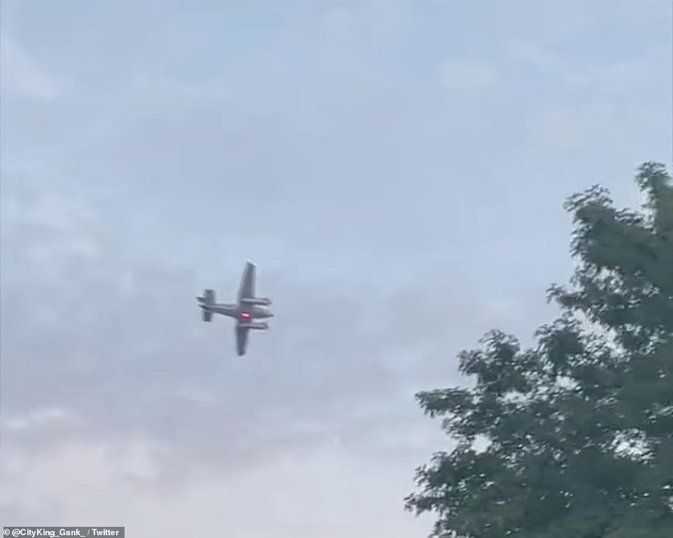 Chiếc máy bay khiến cư dân Mississippi hoảng loạn suốt nhiều giờ. Ảnh: Twitter Chiếc máy bay khiến cư dân Mississippi hoảng loạn suốt nhiều giờ. Ảnh: Twitter