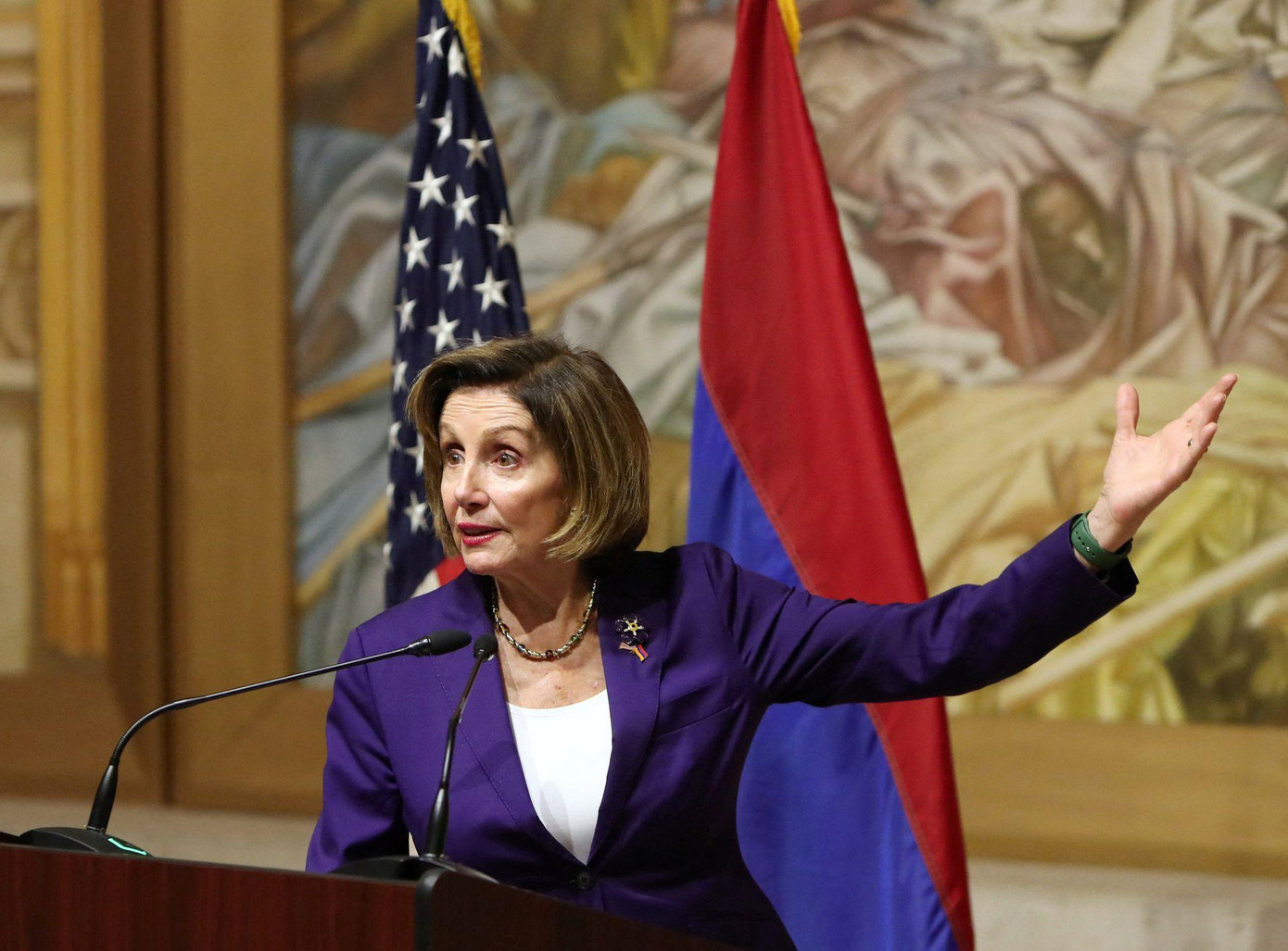 Bà Pelosi trong chuyến thăm Armenia. Ảnh: Reuters Bà Pelosi trong chuyến thăm Armenia. Ảnh: Reuters