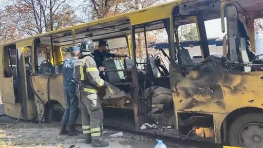 Hiện trường vụ pháo kích ở Donetsk. Ảnh: RT Hiện trường vụ pháo kích ở Donetsk. Ảnh: RT