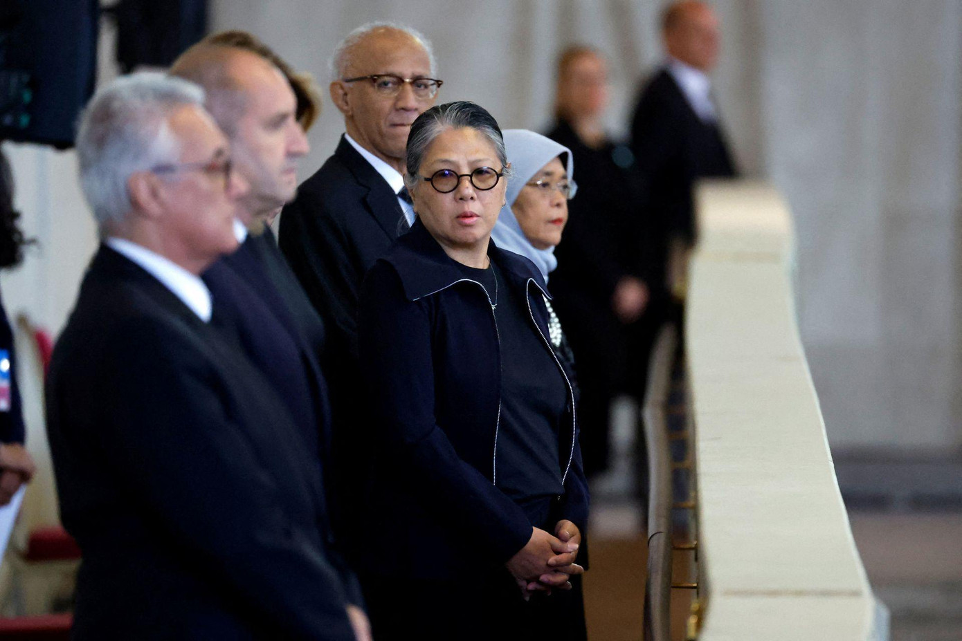 Bà Halimah Yacob, Tổng thống Singapore (ngoài cùng bên phải) cùng phái đoàn Singapore.