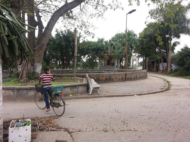 Cây đa, giếng nước làng Thị Trung nơi có ngôi miếu "chú Đó" là người trông coi mộ "chúa bà" hàng trăm năm qua. Cây đa, giếng nước làng Thị Trung nơi có ngôi miếu