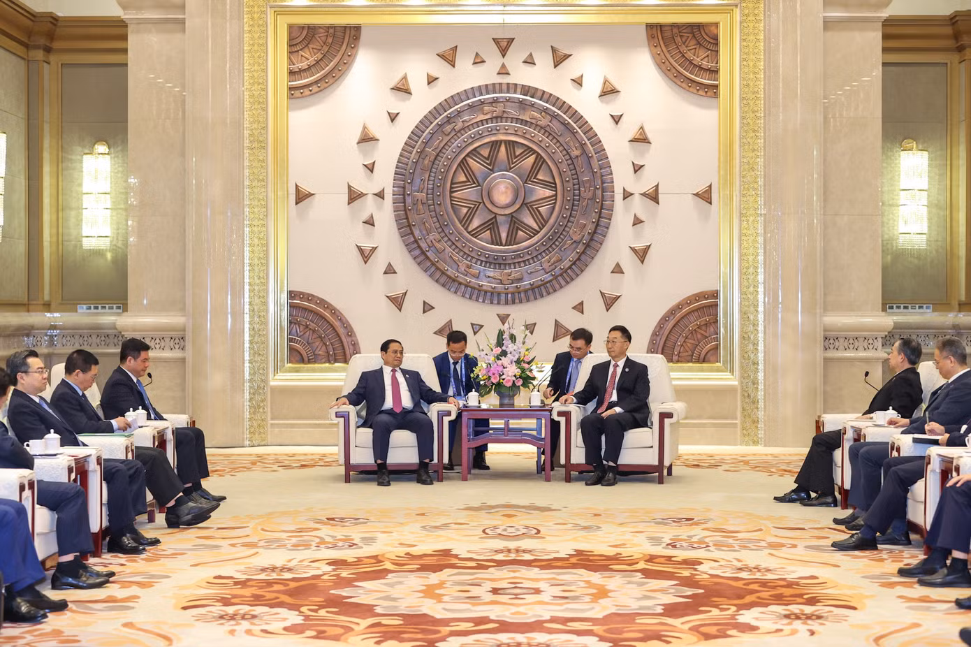 Thủ tướng Phạm Minh Chính đánh giá cao tiềm năng hợp tác giữa các địa phương hai bên và nêu sáu đột phá về hợp tác trên các lĩnh vực với Quảng Tây.