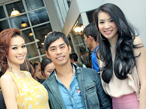 Chủ nhân bữa tiệc, nhà thiết kế Tylor Hồ (giữa)