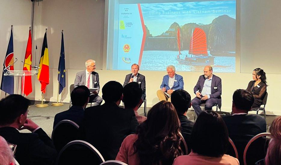 Các diễn giả, đại biểu trao đổi tại chương trình. Ảnh: HDNTVN Các diễn giả, đại biểu trao đổi tại chương trình. Ảnh: HDNTVN