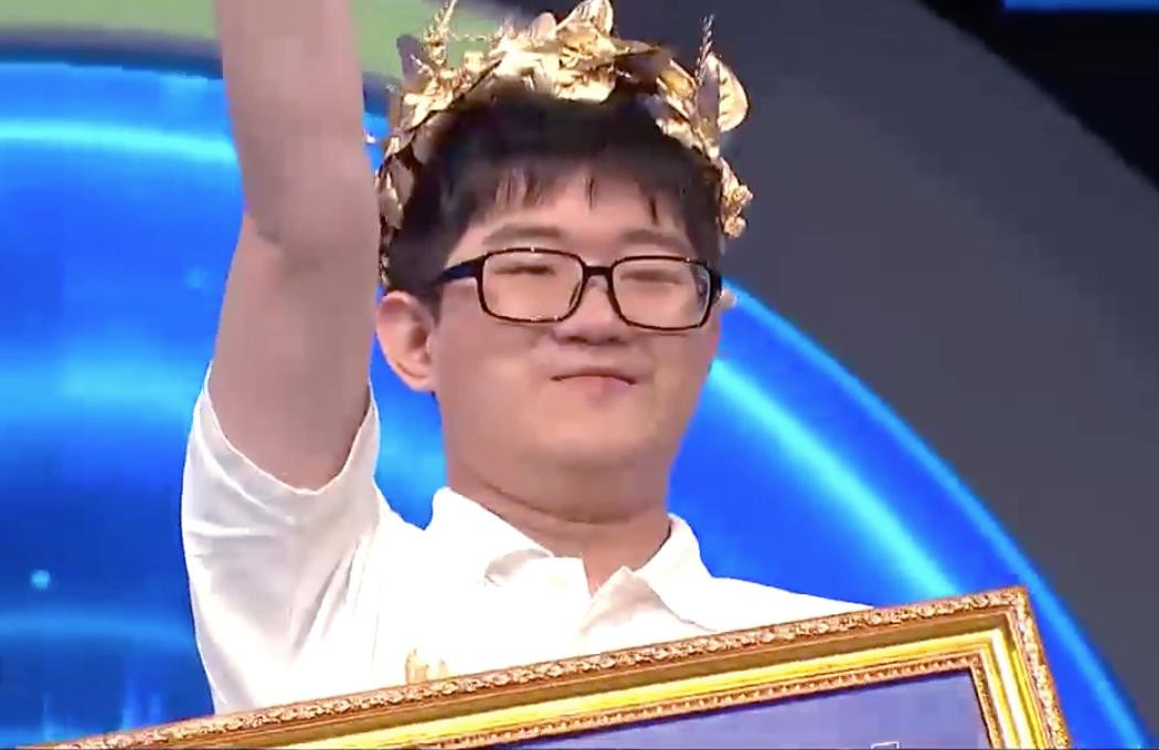 Anh Đức giành chiến thắng để mang cầu truyền hình trực tiếp Chung kết Đường lên đỉnh Olympia 22 về Sơn La. Anh Đức giành chiến thắng để mang cầu truyền hình trực tiếp Chung kết Đường lên đỉnh Olympia 22 về Sơn La.