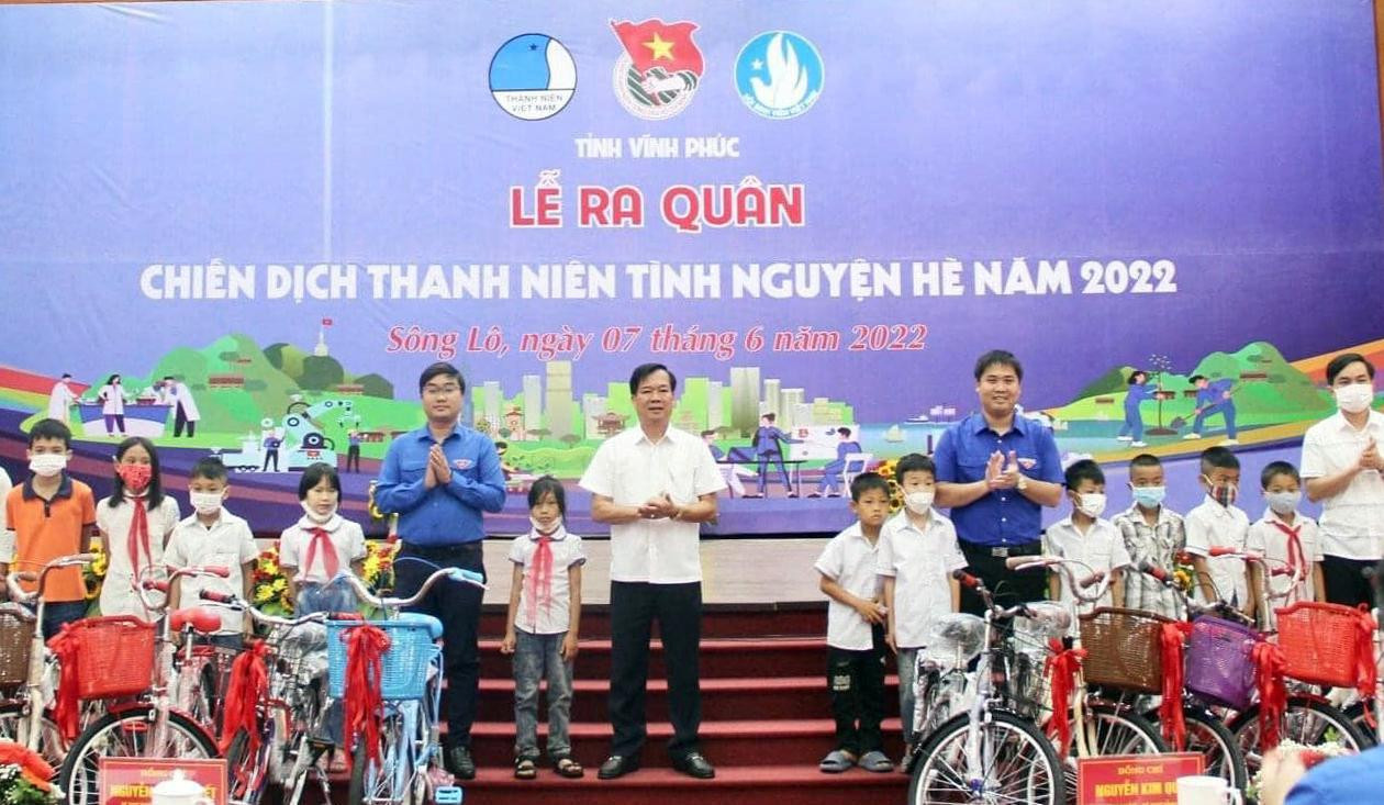 Nhiều phần quà ý nghĩa đã được trao tặng tại chương trình. Ảnh: BTC Nhiều phần quà ý nghĩa đã được trao tặng tại chương trình. Ảnh: BTC