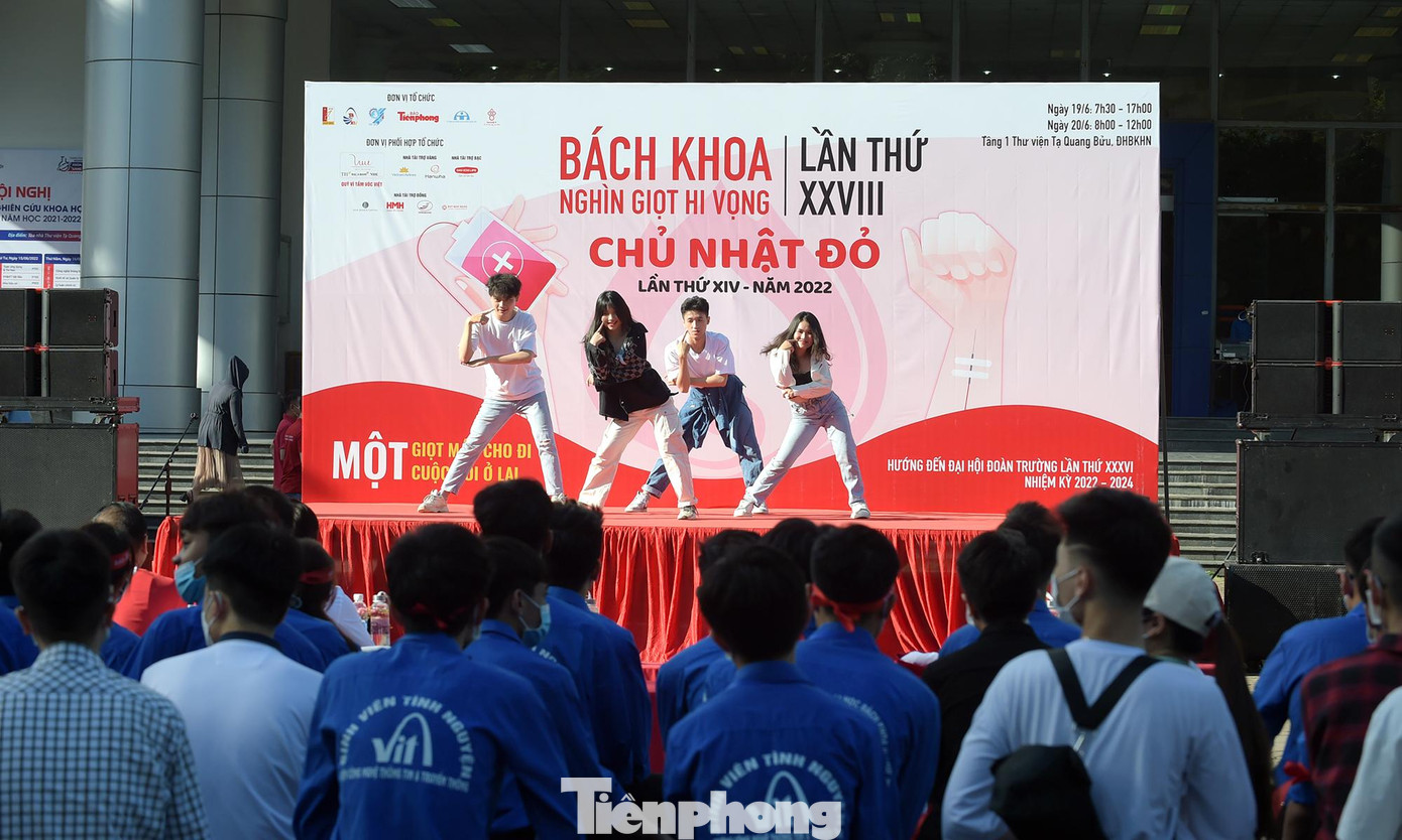 Chương trình diễn ra tại tầng 1 Thư viện Tạ Quang Bửu (ĐH Bách Khoa Hà Nội). Ảnh: Xuân Tùng