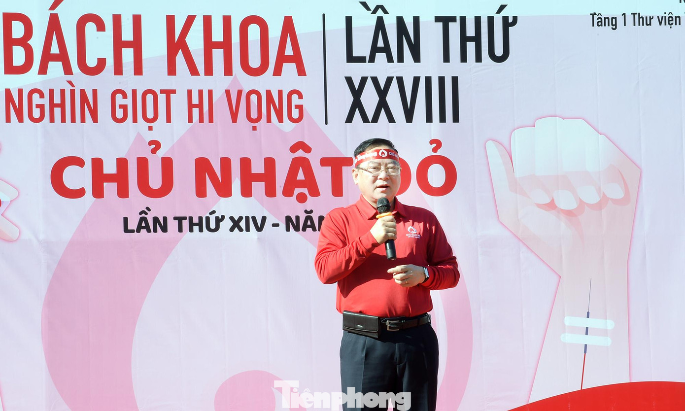 Nhà báo Lê Xuân Sơn phát biểu tại chương trình. Ảnh: Xuân Tùng