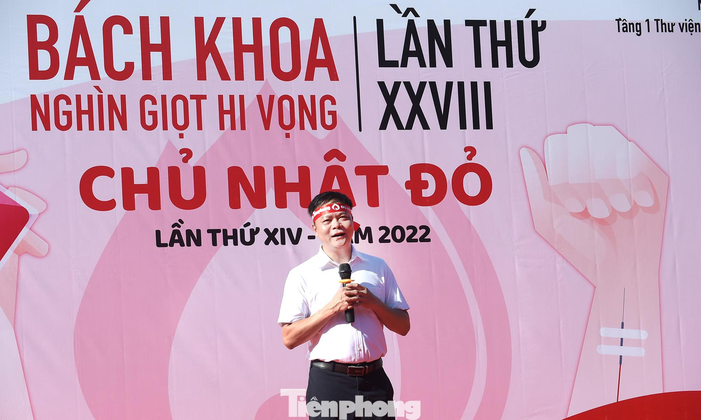 PGS, TS. Nguyễn Phong Điền phát biểu khai mạc chương trình. Ảnh: Xuân Tùng.