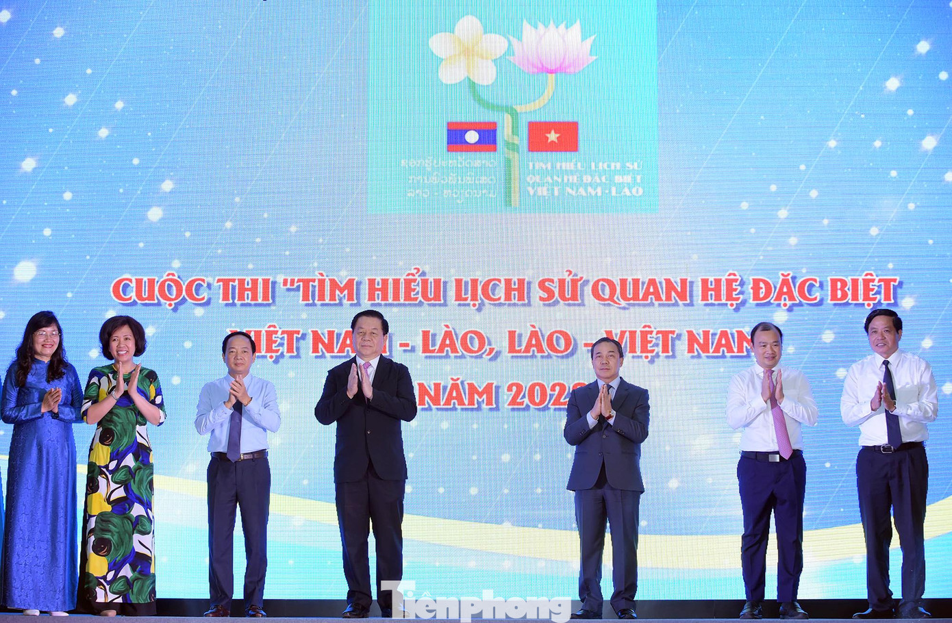 Các đại biểu đã thực hiện nghi thức phát động cuộc thi. Ảnh: Xuân Tùng Các đại biểu đã thực hiện nghi thức phát động cuộc thi. Ảnh: Xuân Tùng