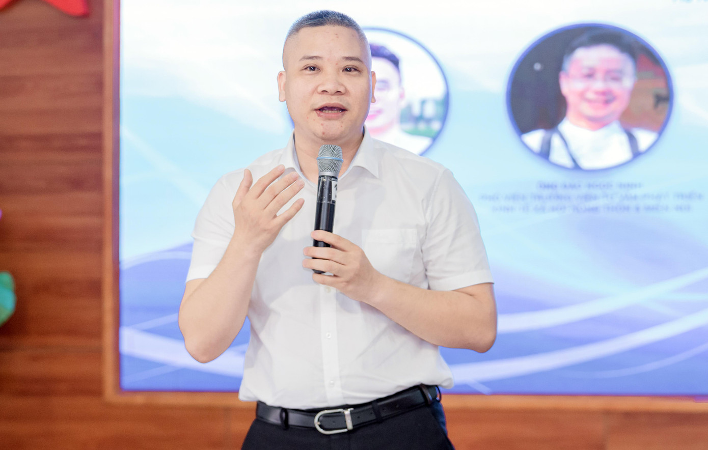 Ông Trần Tiến Đạt chia sẻ kinh nghiệm khi khởi nghiệp và xin việc. Ông Trần Tiến Đạt chia sẻ kinh nghiệm khi khởi nghiệp và xin việc.