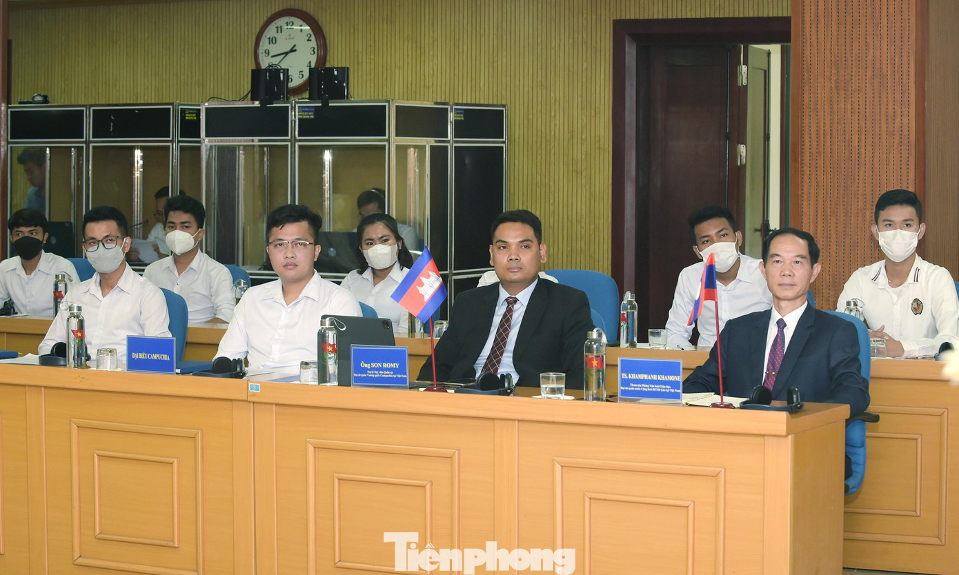 Tham dự hội nghị có đại diện Đại sứ quán nước CHDCND Lào tại Việt Nam và Đại sứ quán Vương quốc Campuchia tại Việt Nam, cùng đại biểu thanh niên ba nước. Ảnh: Xuân Tùng Tham dự hội nghị có đại diện Đại sứ quán nước CHDCND Lào tại Việt Nam và Đại sứ quán Vương quốc Campuchia tại Việt Nam, cùng đại biểu thanh niên ba nước. Ảnh: Xuân Tùng