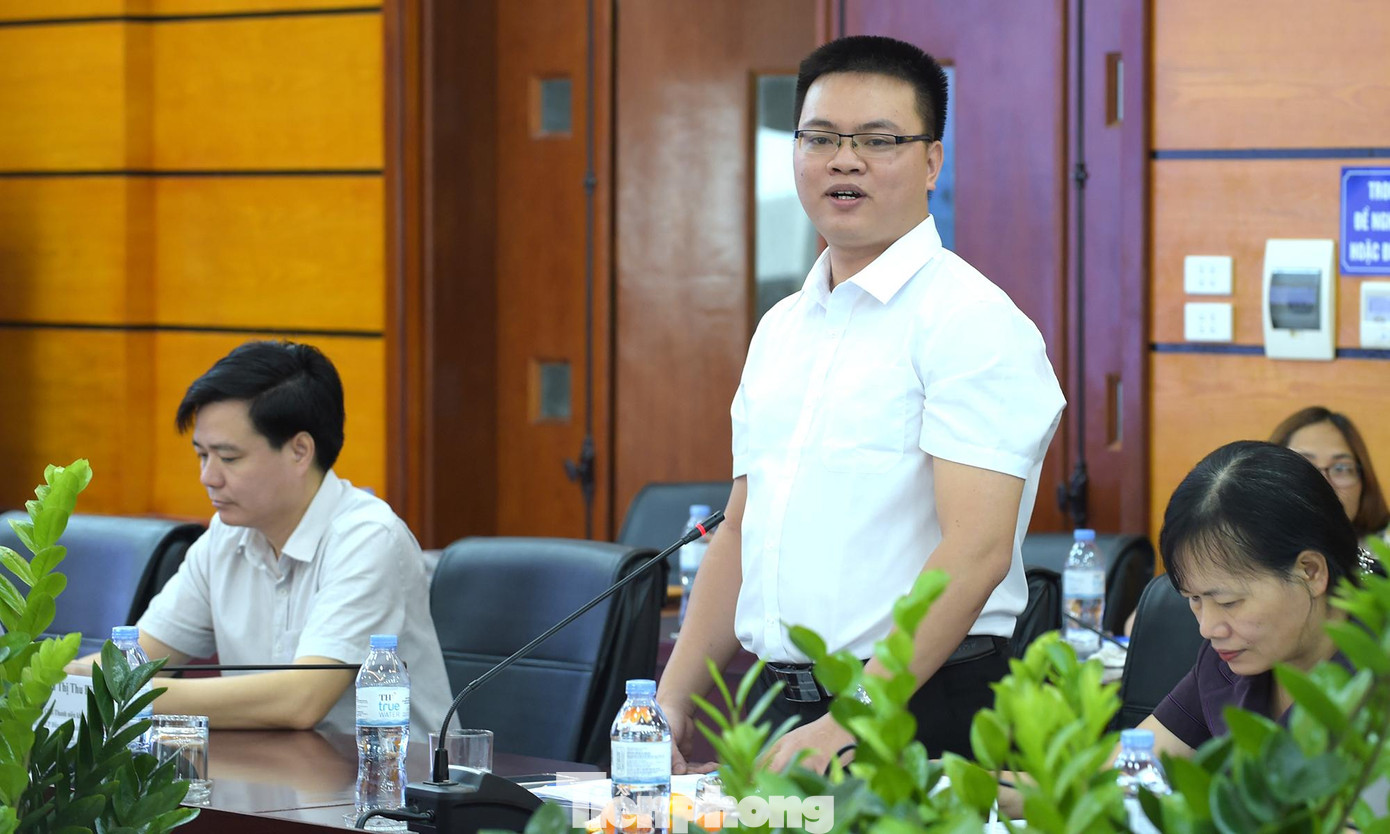 Ông Phạm Văn Tuyên tham góp ý kiến tại hội thảo. Ảnh: Xuân Tùng Ông Phạm Văn Tuyên tham góp ý kiến tại hội thảo. Ảnh: Xuân Tùng