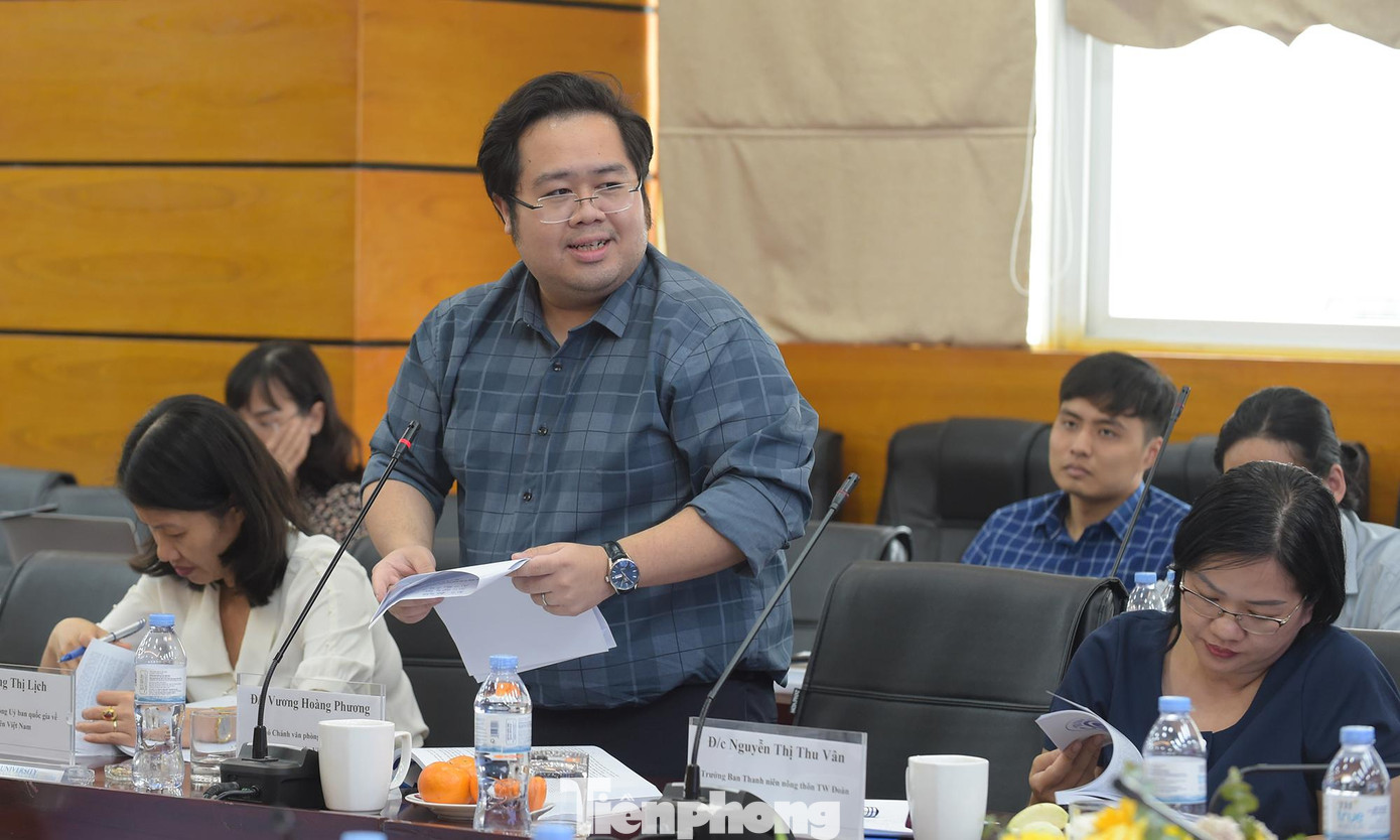 Anh Vương Hoàng Phương, Phó Chánh Văn phòng Hội LHTN Việt Nam, trao đổi tại hội thảo về việc xây dựng và vận hành Quỹ hỗ trợ thanh niên khởi nghiệp và một số vấn đề pháp lý phát sinh. Ảnh: Xuân Tùng Anh Vương Hoàng Phương, Phó Chánh Văn phòng Hội LHTN Việt Nam, trao đổi tại hội thảo về việc xây dựng và vận hành Quỹ hỗ trợ thanh niên khởi nghiệp và một số vấn đề pháp lý phát sinh. Ảnh: Xuân Tùng