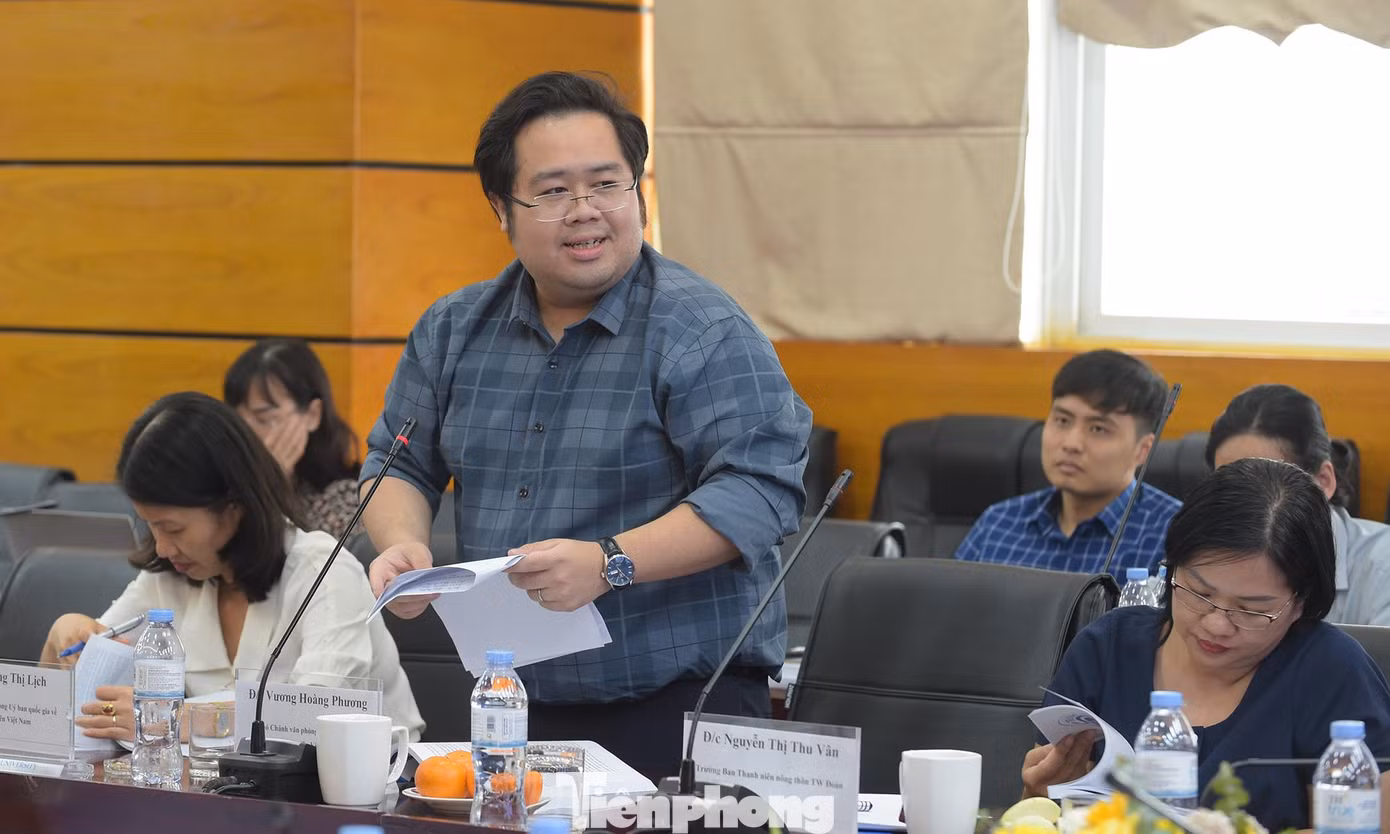 Anh Vương Hoàng Phương, Phó Chánh Văn phòng Hội LHTN Việt Nam, trao đổi tại hội thảo về việc xây dựng và vận hành Quỹ hỗ trợ thanh niên khởi nghiệp và một số vấn đề pháp lý phát sinh. Ảnh: Xuân Tùng Anh Vương Hoàng Phương, Phó Chánh Văn phòng Hội LHTN Việt Nam, trao đổi tại hội thảo về việc xây dựng và vận hành Quỹ hỗ trợ thanh niên khởi nghiệp và một số vấn đề pháp lý phát sinh. Ảnh: Xuân Tùng