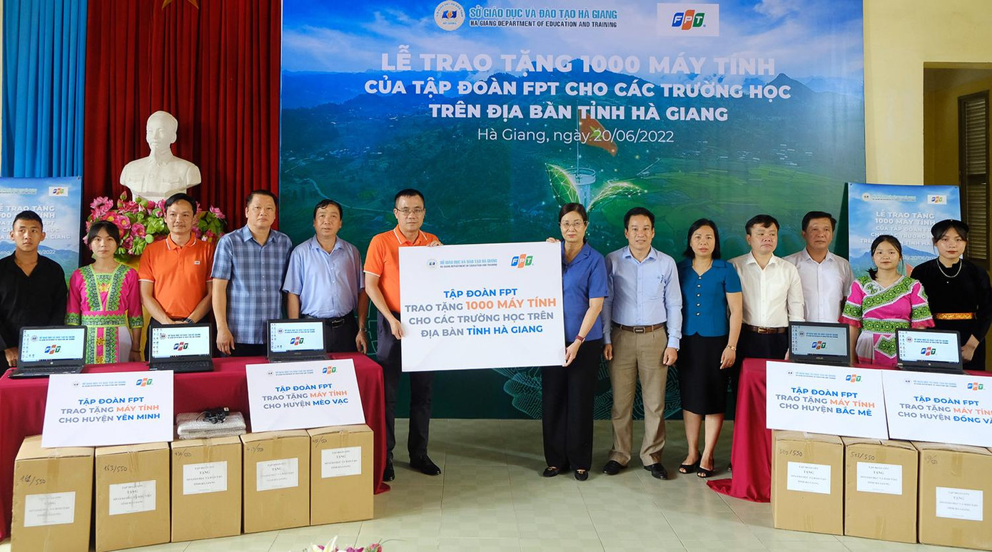 1.000 máy tính được trao tặng các trường học ở Hà Giang. Ảnh: BTC
