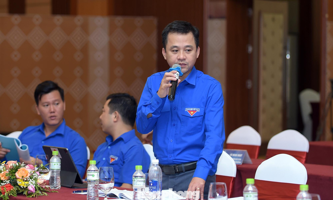 Anh Trung kiến nghị tại Hội nghị. Ảnh: Xuân Tùng