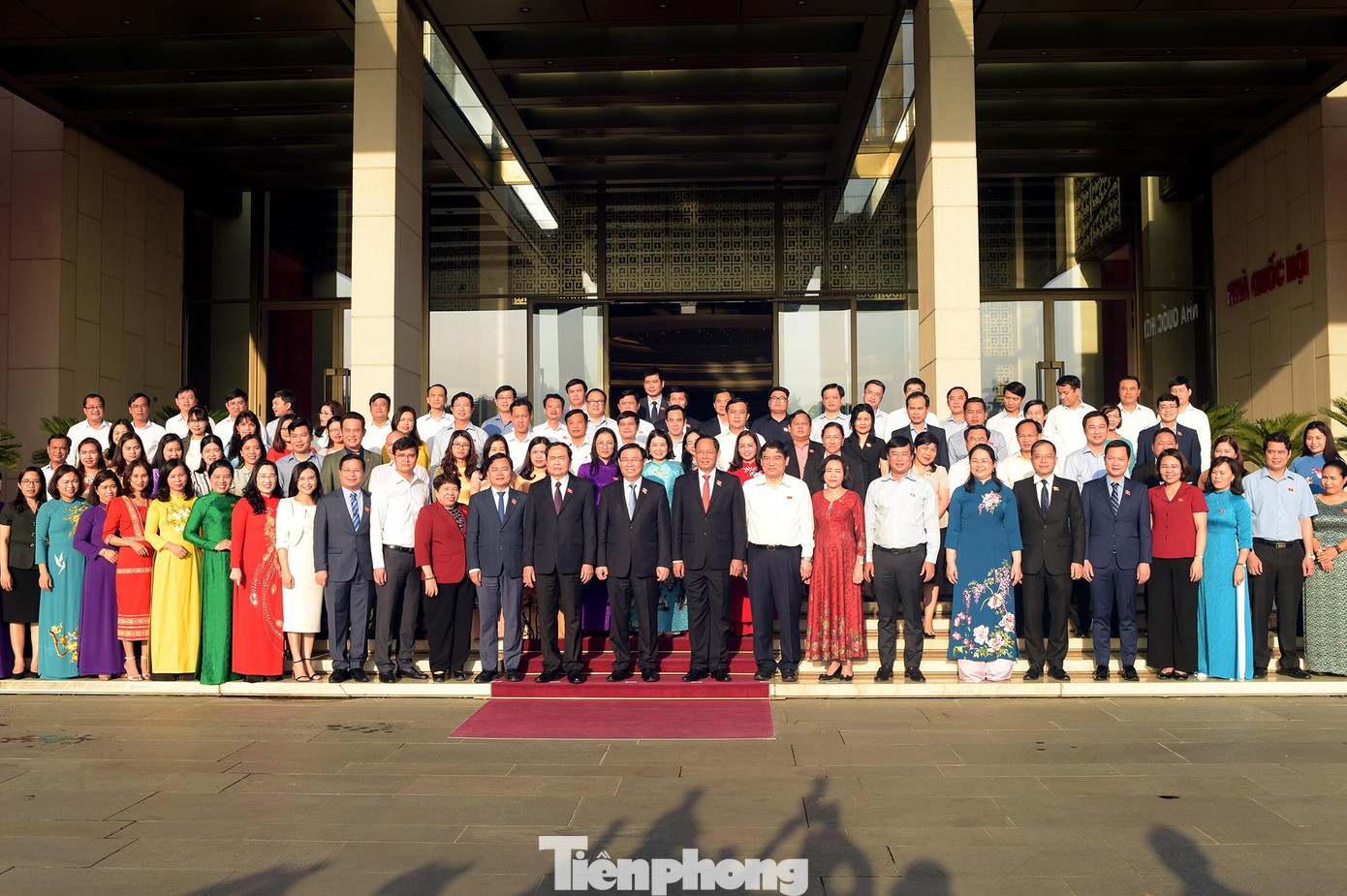 Các đại biểu chụp ảnh lưu niệm. Ảnh: Xuân Tùng Các đại biểu chụp ảnh lưu niệm. Ảnh: Xuân Tùng