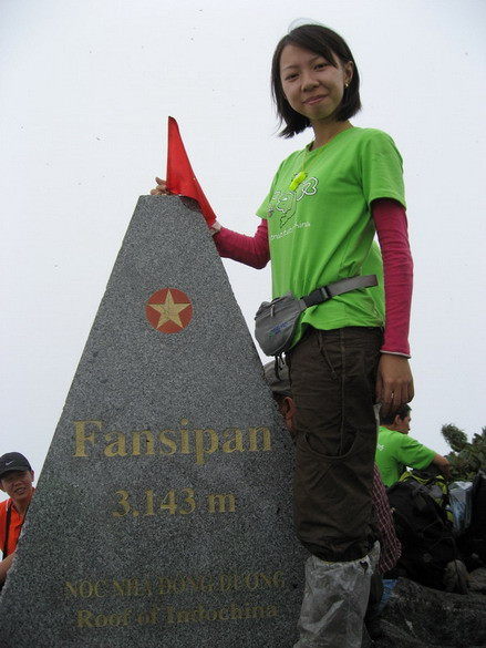 Lan Anh trên đỉnh Fansinpan năm 2007 