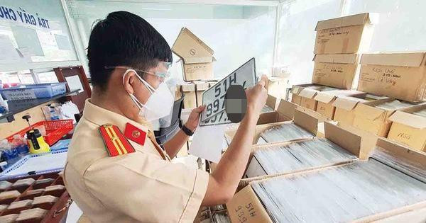 Tổ chức, cá nhân được lựa chọn biển số xe ô tô của tỉnh, thành phố trực thuộc trung ương để đăng ký tham gia đấu giá (ảnh minh hoạ: PL&CS). Tổ chức, cá nhân được lựa chọn biển số xe ô tô của tỉnh, thành phố trực thuộc trung ương để đăng ký tham gia đấu giá (ảnh minh hoạ: PL&CS).