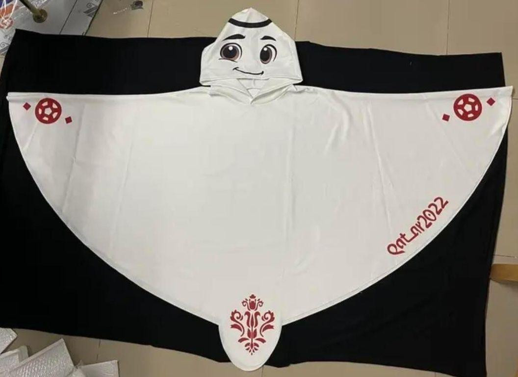 Áo choàng nhân vật La'eeb dù có giá cao nhưng vẫn được người hâm mộ bóng đá quan tâm. (Ảnh: gsfhsrt) Áo choàng nhân vật La'eeb dù có giá cao nhưng vẫn được người hâm mộ bóng đá quan tâm. (Ảnh: gsfhsrt)