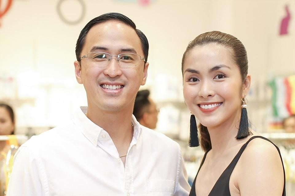 Tên tuổi của Louis Nguyễn được biết đến nhiều hơn khi kết hôn với diễn viên Tăng Thành Hà vào năm 2012. Họ vừa kỷ niệm 10 năm ngày cưới.