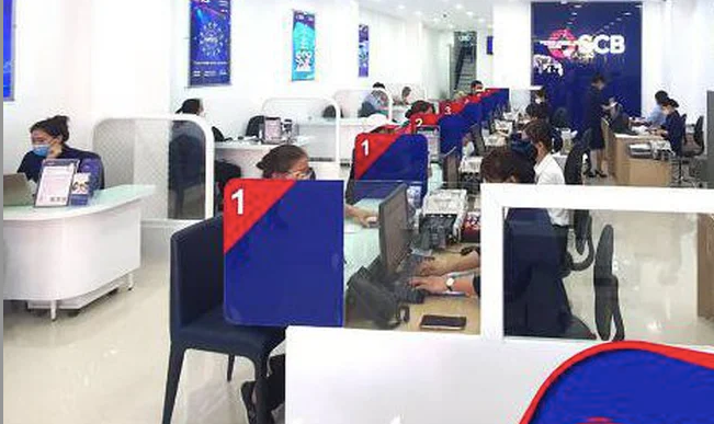 Giao dịch tại Ngân hàng SCB.