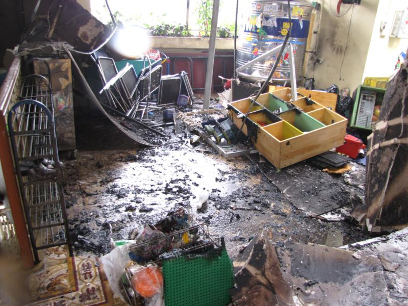 Trường mầm non Sơn Ca bên cạnh cũng bị ngọn lửa gây thiệt hại nhiều đồ đạc, vật dụng