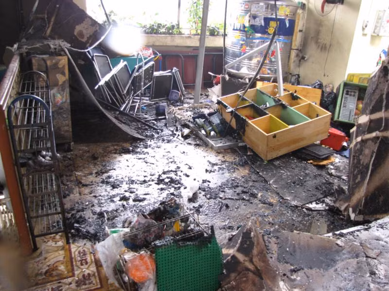 Trường mầm non Sơn Ca bên cạnh cũng bị ngọn lửa gây thiệt hại nhiều đồ đạc, vật dụng