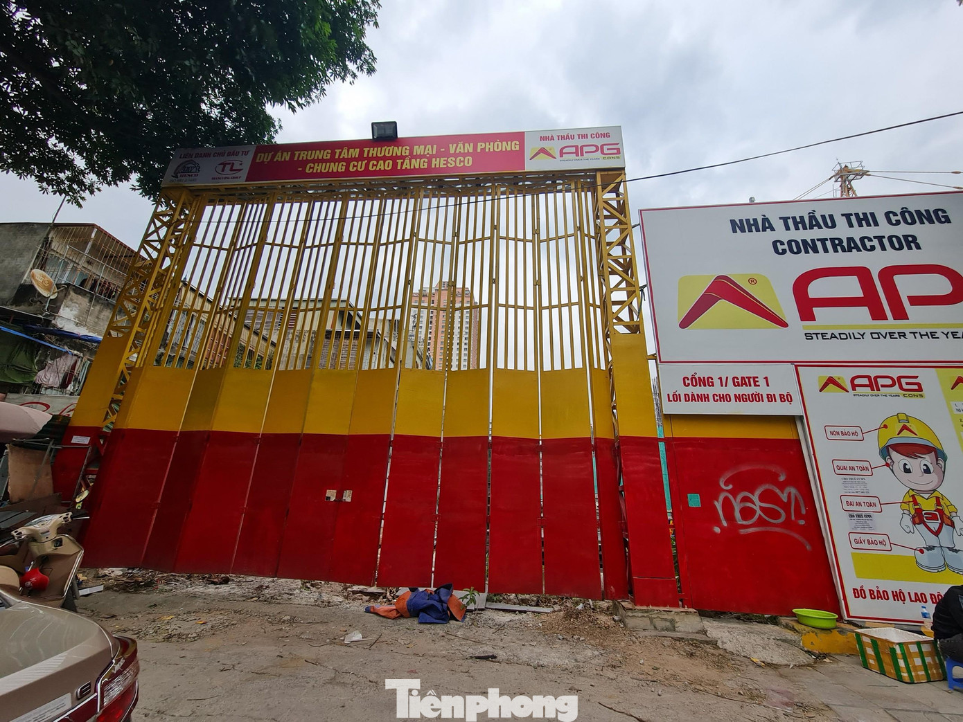 Dự án Hesco Văn Quán (Hà Đông, Hà Nội) dính nhiều tai tiếng khi chủ đầu tư cũ vướng vòng lao lý, sau khi về tay chủ mới dự án không mấy khả thi, chậm tiến độ so với chủ trương đầu tư được duyệt và nay được khởi công rầm rộ. Dự án Hesco Văn Quán (Hà Đông, Hà Nội) dính nhiều tai tiếng khi chủ đầu tư cũ vướng vòng lao lý, sau khi về tay chủ mới dự án không mấy khả thi, chậm tiến độ so với chủ trương đầu tư được duyệt và nay được khởi công rầm rộ.