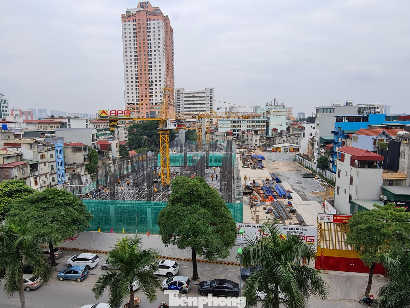 Dự án tổ hợp chung cư văn phòng Hesco Văn Quán thi công rầm rộ sau hơn chục năm "chết yểu". Dự án tổ hợp chung cư văn phòng Hesco Văn Quán thi công rầm rộ sau hơn chục năm "chết yểu".