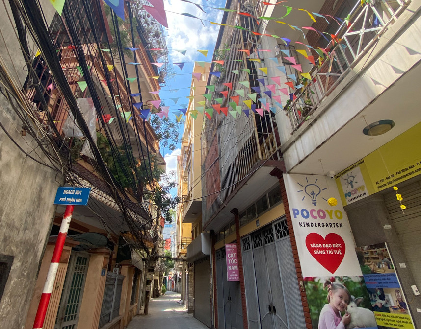 Ngột ngạt các khu chung cư mini ở ngõ nhỏ Hà Nội giữa cái nắng 'đổ lửa' ảnh 10