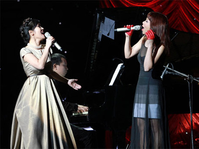 Hồng Nhung và Hà Trần song ca 