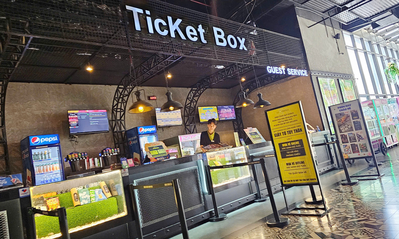 Để bảo đảm an toàn PCCC cho sơ sở, đoàn kiểm tra yêu cầu Công ty CP đầu tư thương mại dịch vụ Cầu Giấy thực hiện nghiêm túc và đầy đủ trách nhiệm công tác PCCC &amp;CNCH theo quy định, đồng thời chấp hành nghiêm túc quyết định đình chỉ hoạt động số 164 của Công an quận Cầu Giấy đối với khu vực khối đế (từ tầng 1 đến tầng 9) và các tầng tháp A (từ tầng 10 đến tầng 43), chấm dứt hành vi vi phạm "không chấp hành quyết định đình chỉ hoạt động theo quy định của pháp luật về PCCC” tại dự án Discovery Complex.