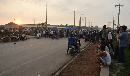 Quốc lộ 18A, đoạn từ thị trấn Mạo Khê đến thị trấn Đông Triều ách tắc kéo dài từ 11h trưa đến 19h tối 21- 12