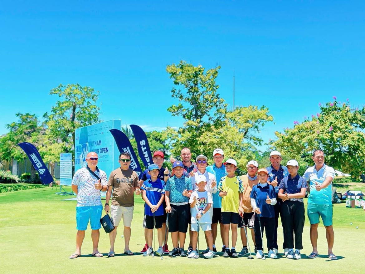 Đội golf và bowling Hà Nội đồng hành với báo Tiền Phong lan toả nghĩa cử cao đẹp