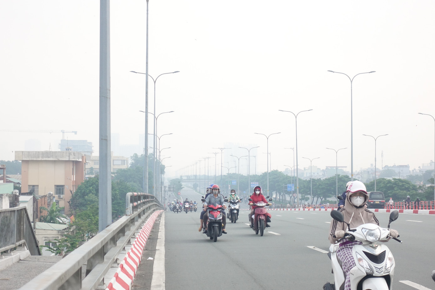 Sương mù xuất hiện từ sáng đến trưa ở TPHCM. Sương mù xuất hiện từ sáng đến trưa ở TPHCM.